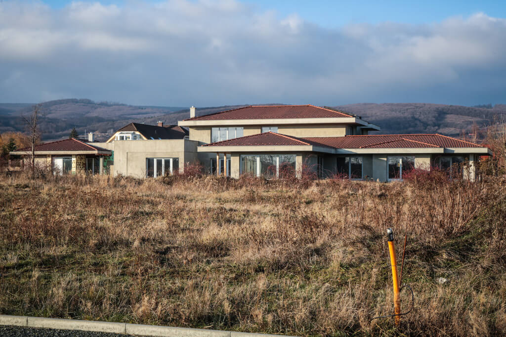 Predané: Rozostavaná luxusná vila na konci Limbachu-18