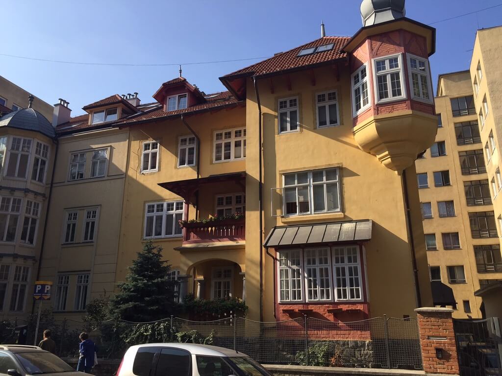 Prenajaté – 2 izb. byt, v centre na Klemensova ulici-0