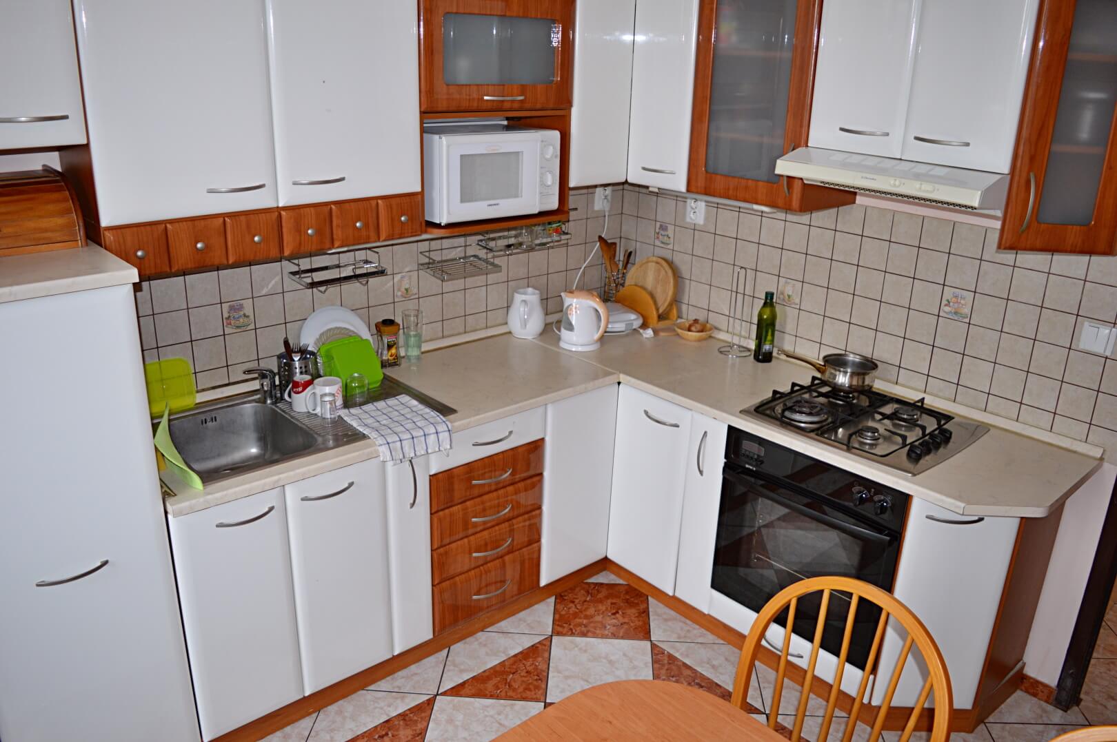 Predané-  zrekonštruovaný zariadený 4 izbový byt v príjemnej lokalite Petržalky na Holíčskej-0