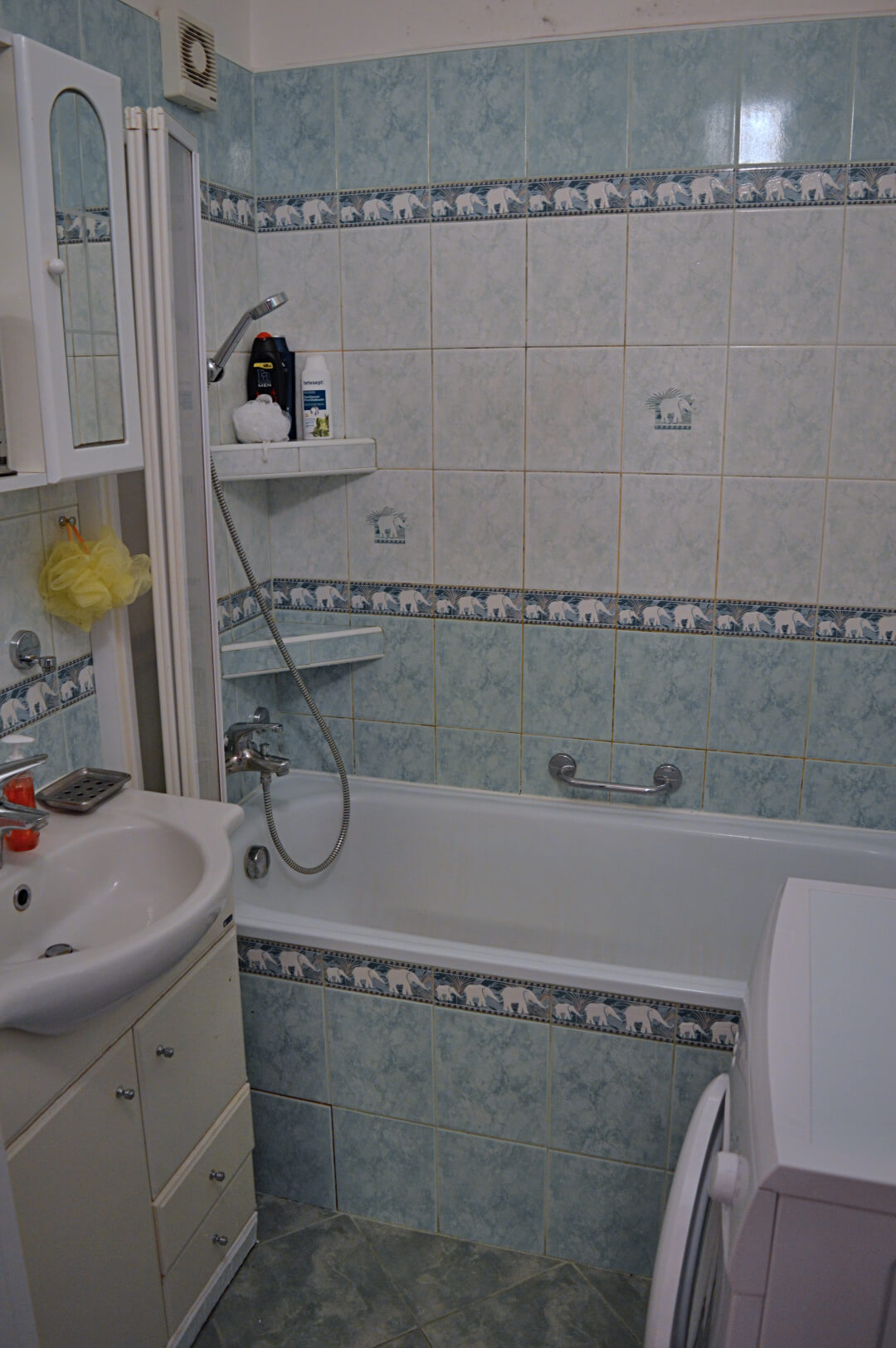 Predané-  zrekonštruovaný zariadený 4 izbový byt v príjemnej lokalite Petržalky na Holíčskej-11
