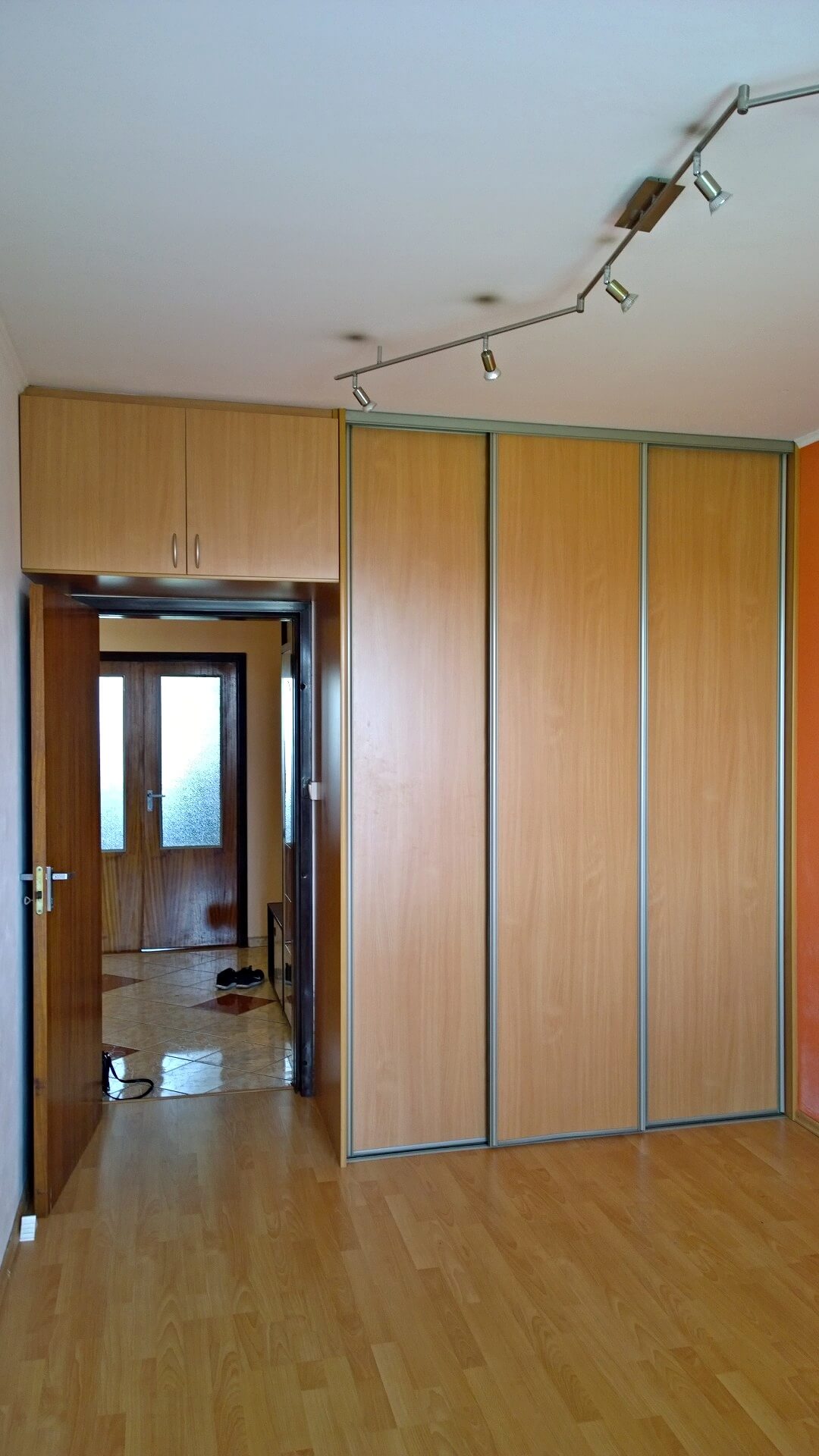 Predané-  zrekonštruovaný zariadený 4 izbový byt v príjemnej lokalite Petržalky na Holíčskej-8
