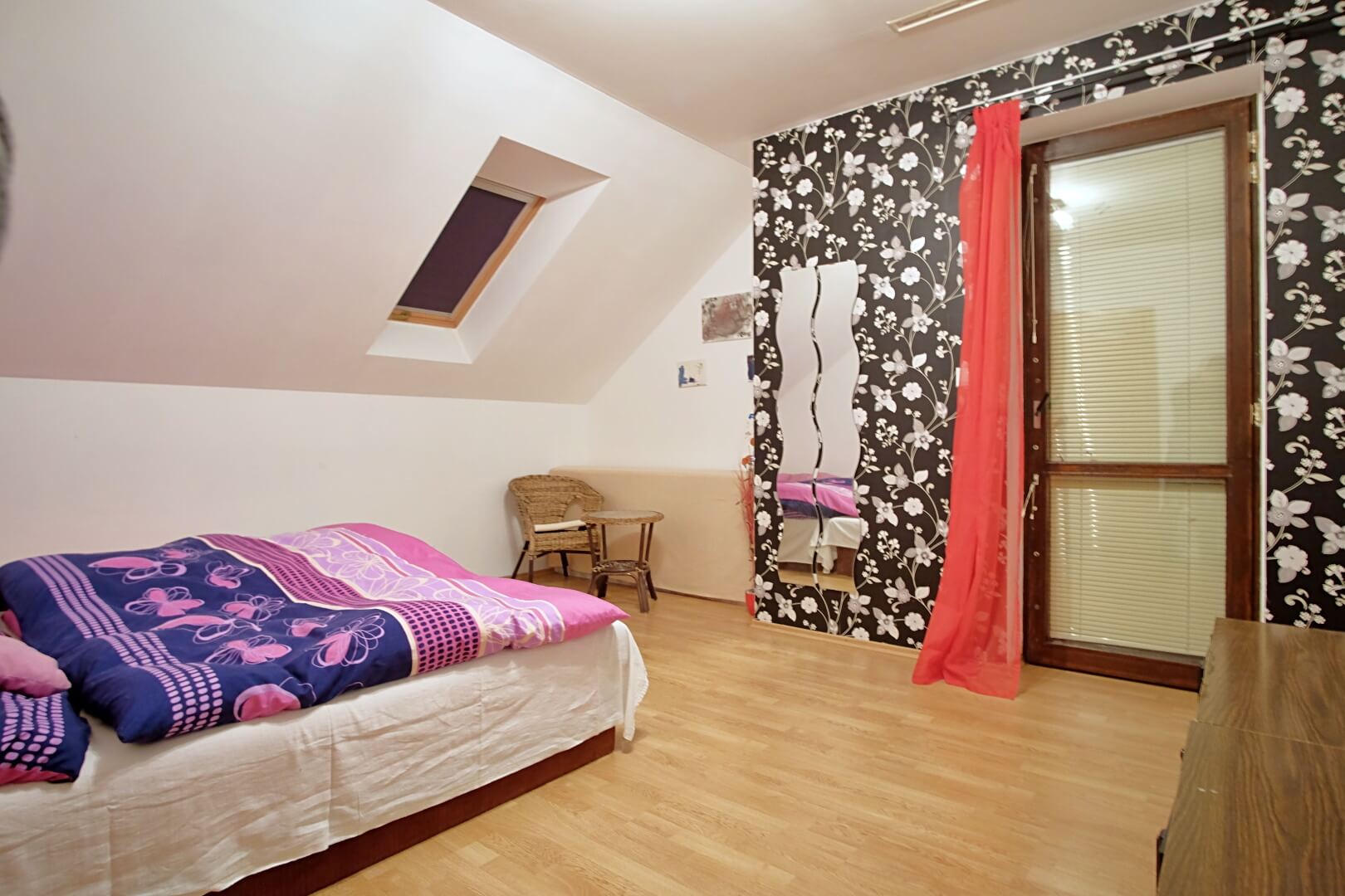 Predané: Na predaj 6-izbový rodinný dom vo vilovej štvrti v Hamuliakove, 15 km od Bratislavy-12