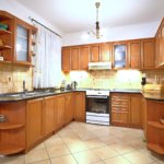 Predané: Na predaj 6-izbový rodinný dom vo vilovej štvrti v Hamuliakove, 15 km od Bratislavy-3