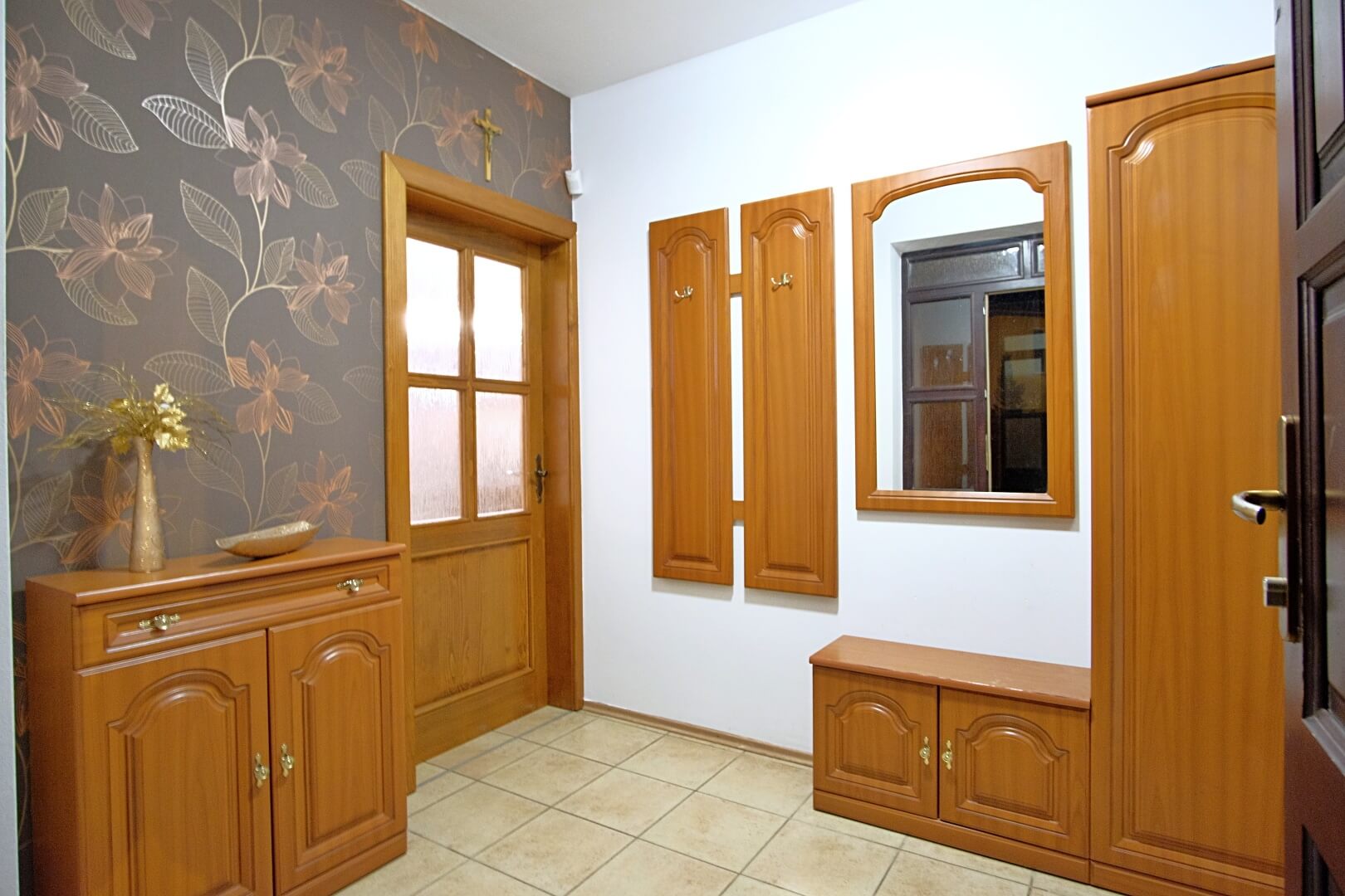 Predané: Na predaj 6-izbový rodinný dom vo vilovej štvrti v Hamuliakove, 15 km od Bratislavy-7