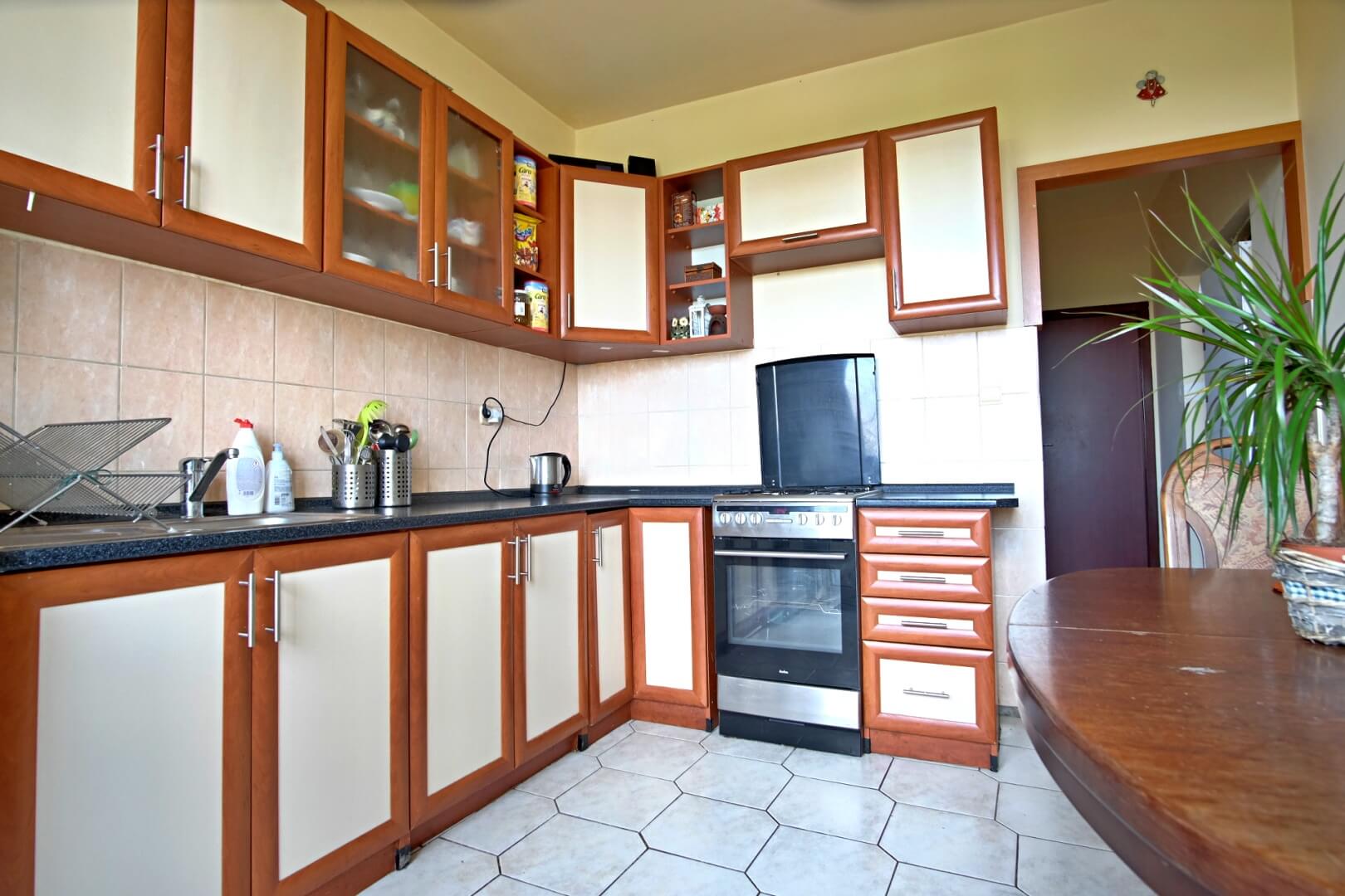 PREDANÉ – Na predaj zariadený 4 izbový byt po čiastočnej rekonštrukcii Bratislava- Petržalka.-9