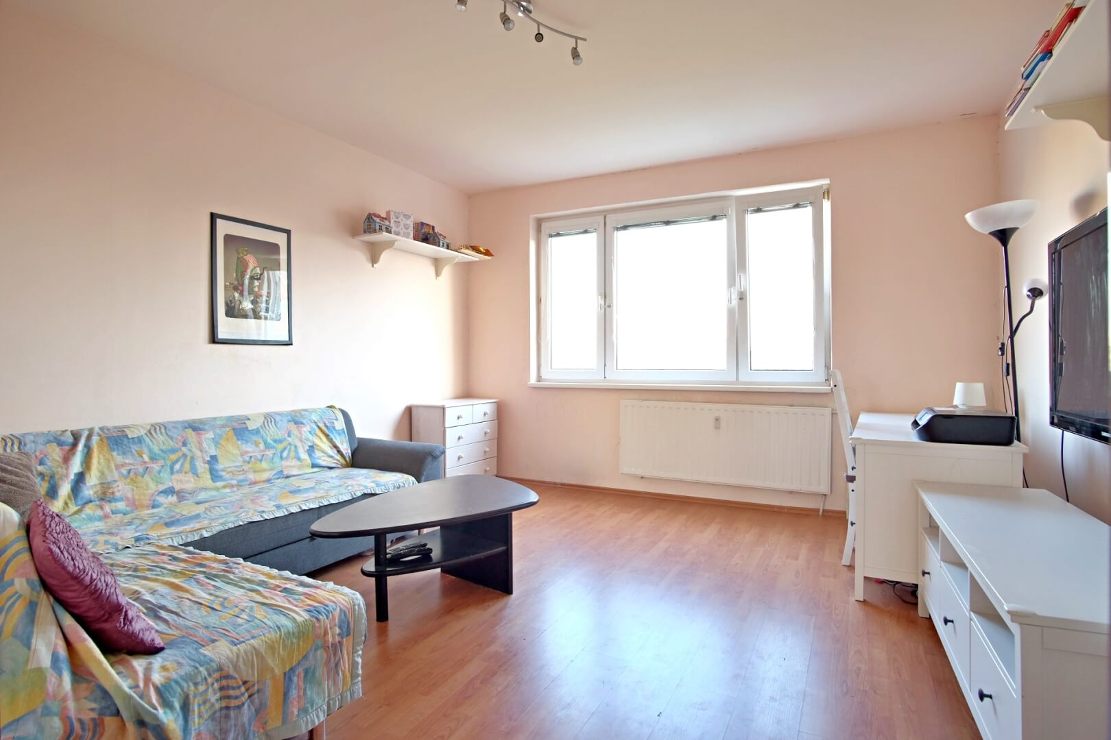 PREDANÉ – Na predaj zariadený 4 izbový byt po čiastočnej rekonštrukcii Bratislava- Petržalka.-3
