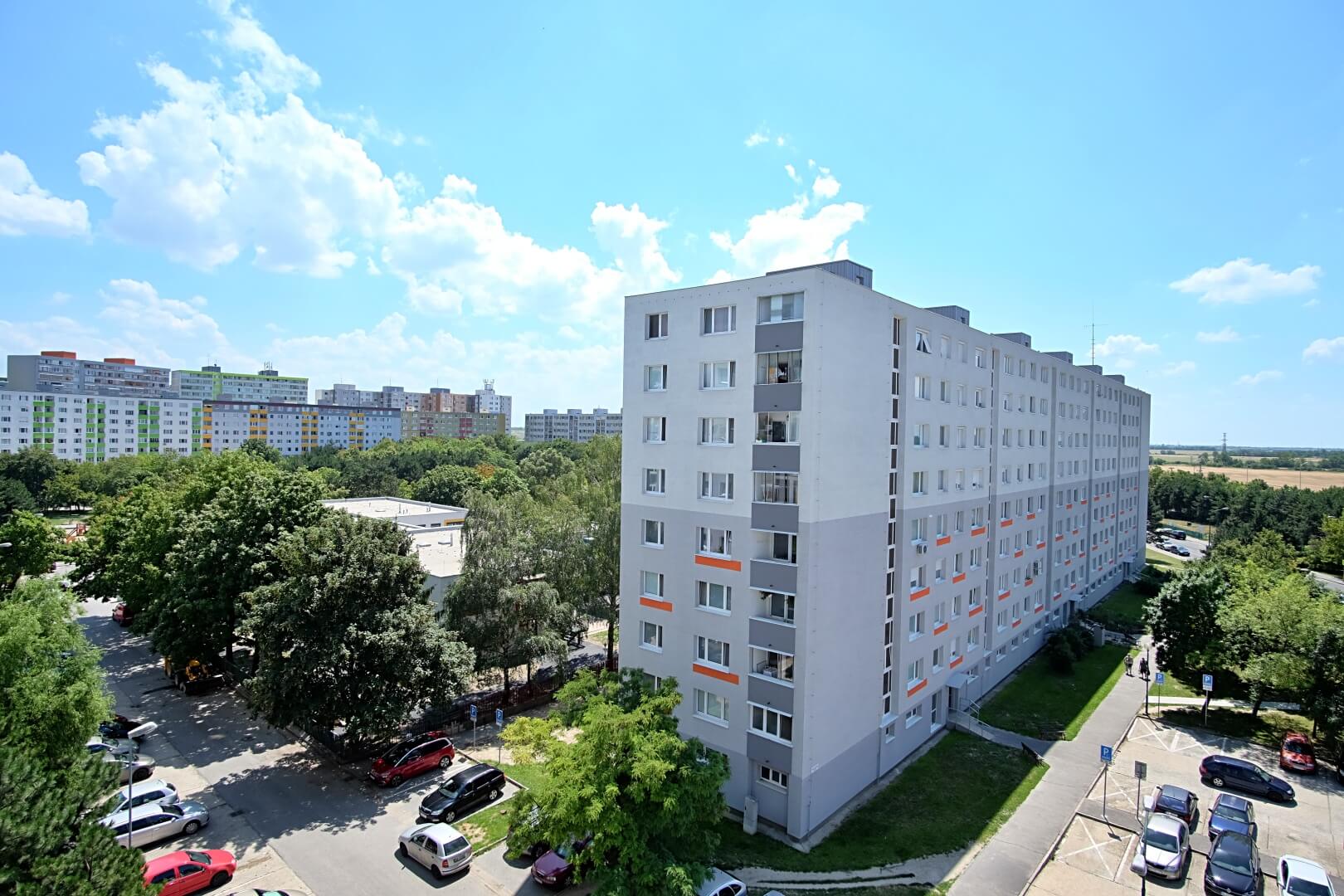 PREDANÉ – Na predaj príjemný 4 izbový byt v lokalite plnej zelene na Vyšehradskej ulici Bratislava- Petržalka.-5