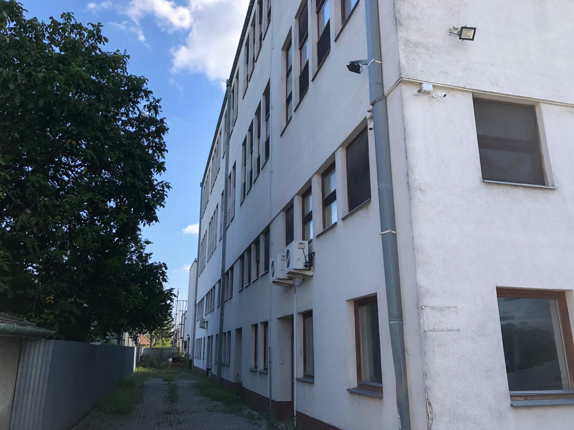 Na prenájom Budova skladov a výrobne v Dunajskej Strede, Drevárska, pozemok 2272m2, spolu 4 podlažia 4767m2-23