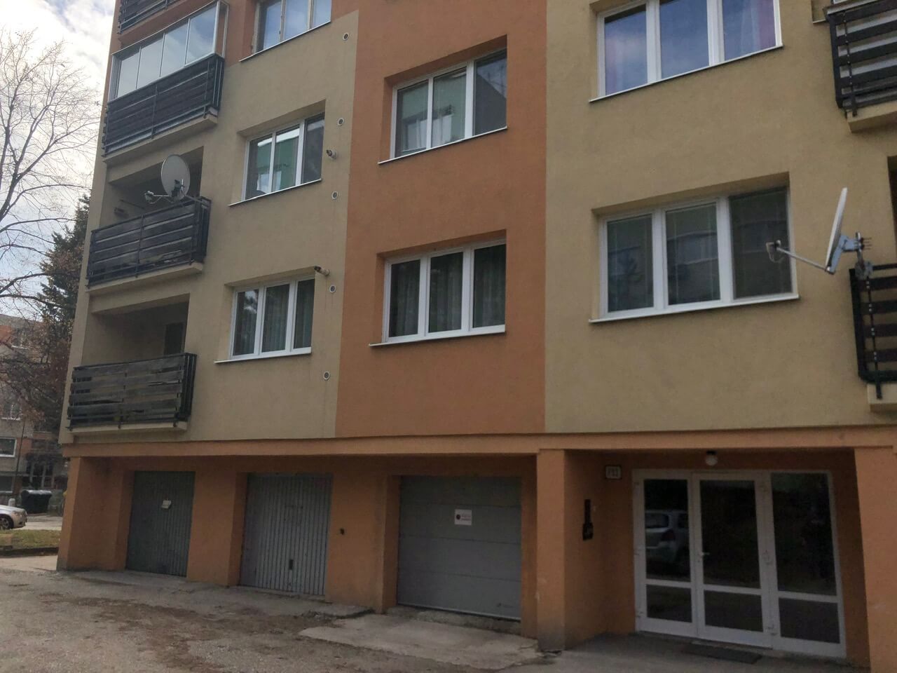 Predaný: Exkluzívne na predaj 3 izb. byt, 81,7m2, balkón 5 m2, pivnica 6m2, garáž, Dunajská Lužná, ulica Brezová-33