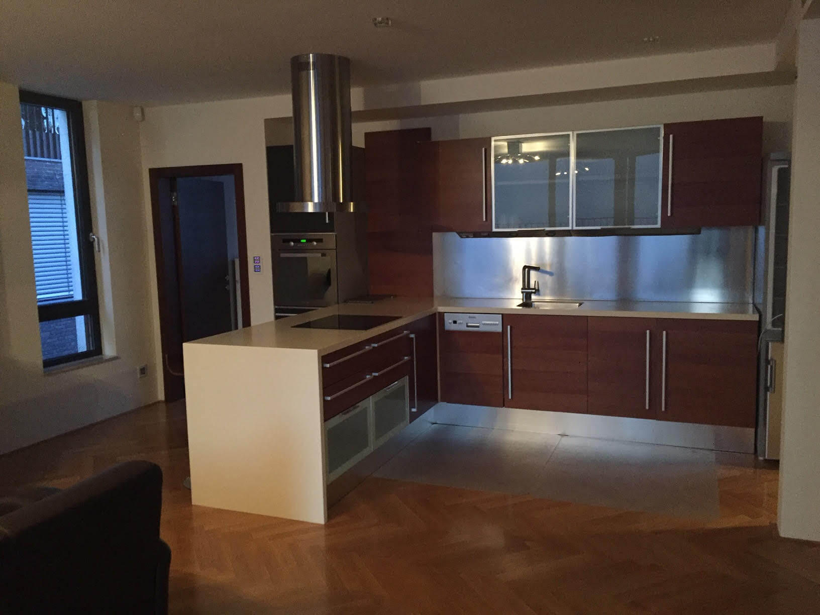 Prenajaté: Luxusný 3 izbový byt v centre BA, 88m2, Dunajská 48, balkón 6m, garážové státie,klimatizácia, krb-3
