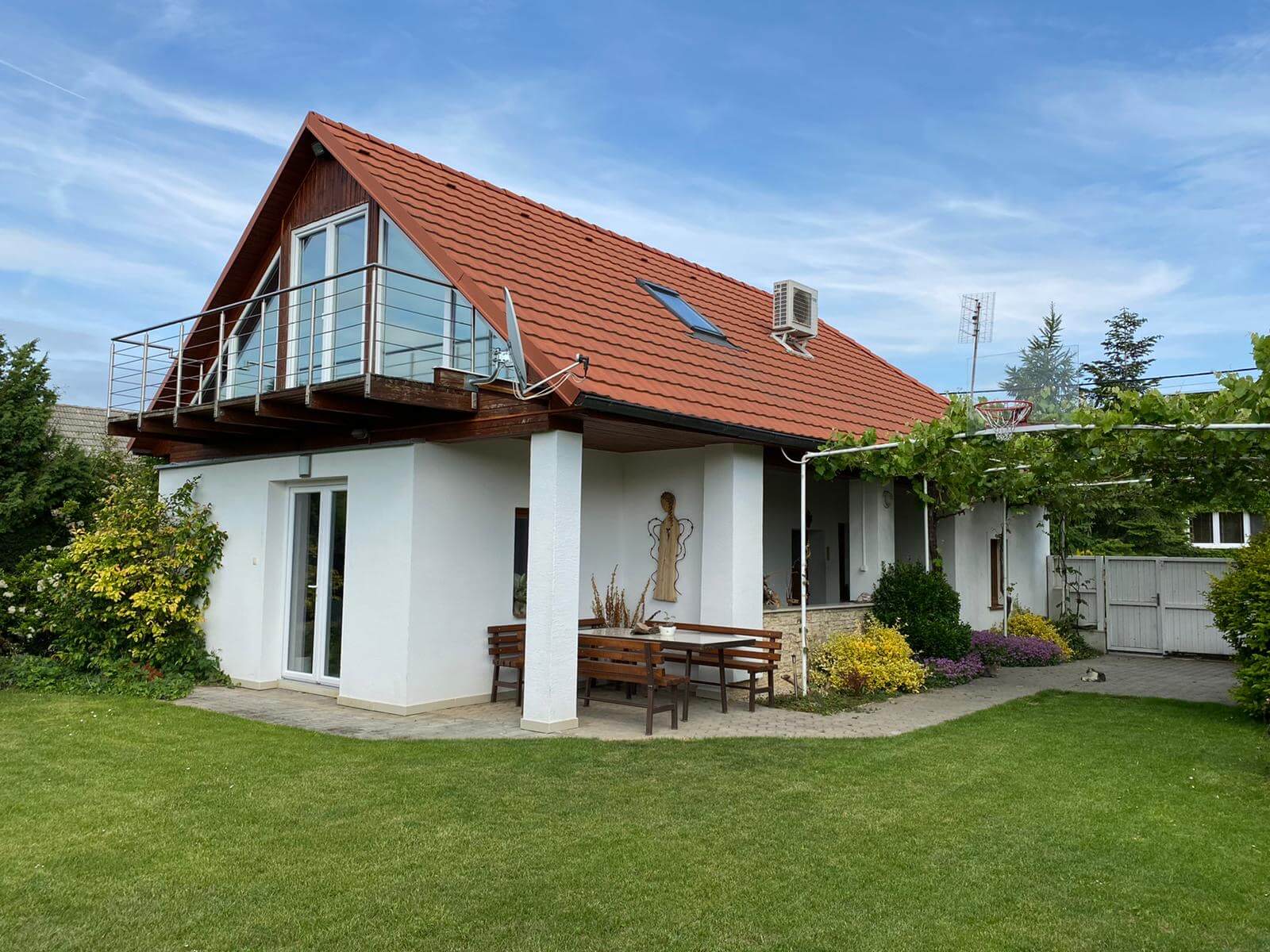Predané: Predaj Rodinný dom v Šoporni, v tichej lokalite, pozemok 674m2, úžitková plocha 181m2,záhrada, kôlňa-0