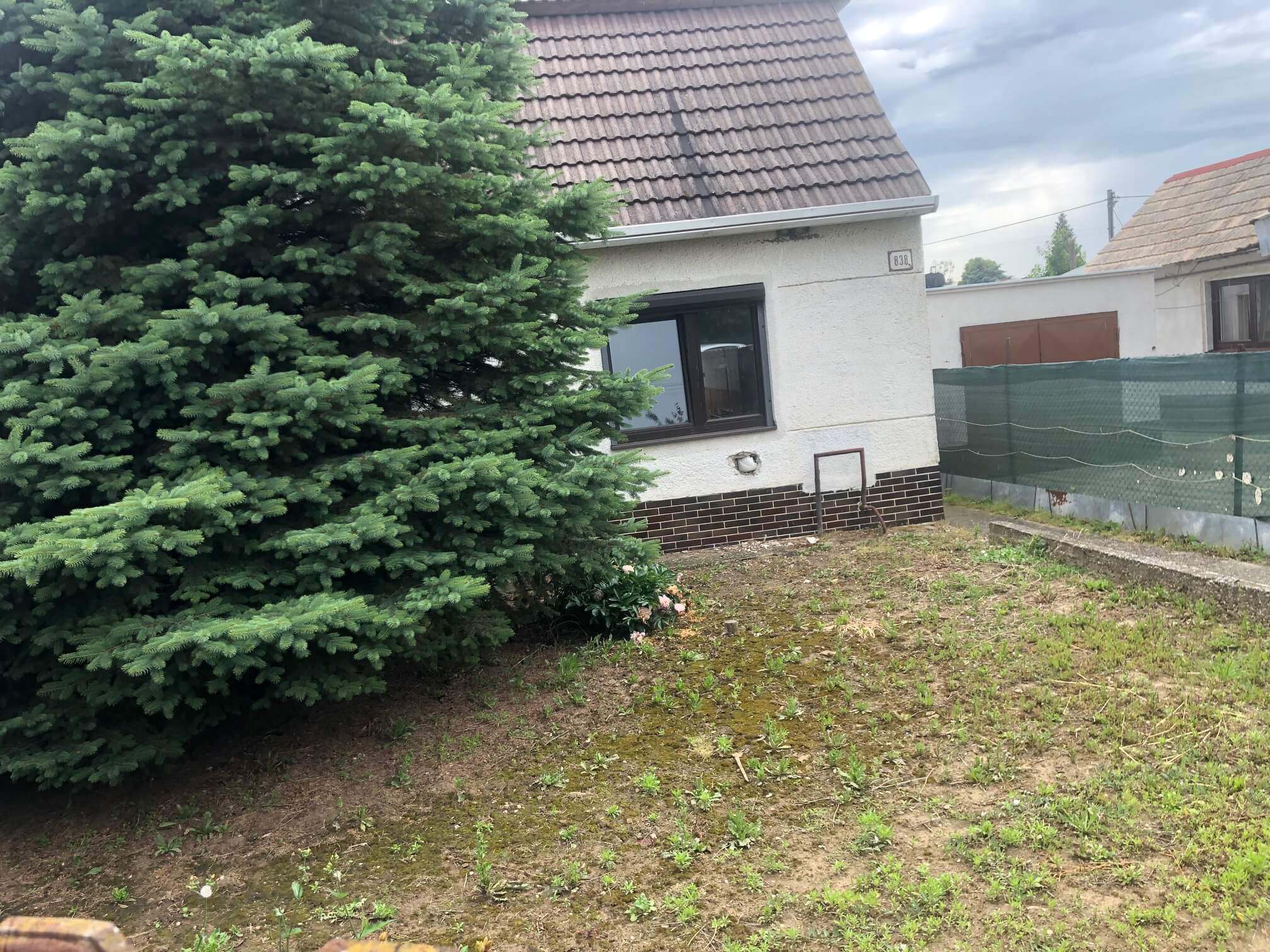 Predané: Pôvodný 4 izbový Rodinný dom v Šoporni, úžitková 96m2 plus 96m2 povala, pozemok 550m2-6