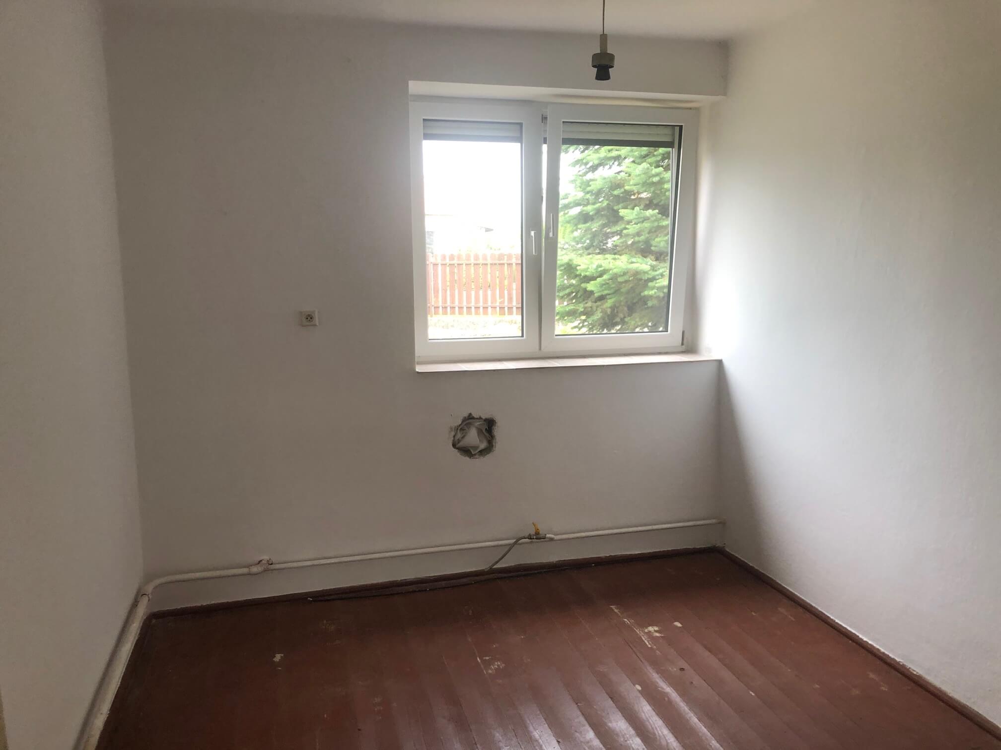 Predané: Pôvodný 4 izbový Rodinný dom v Šoporni, úžitková 96m2 plus 96m2 povala, pozemok 550m2-24