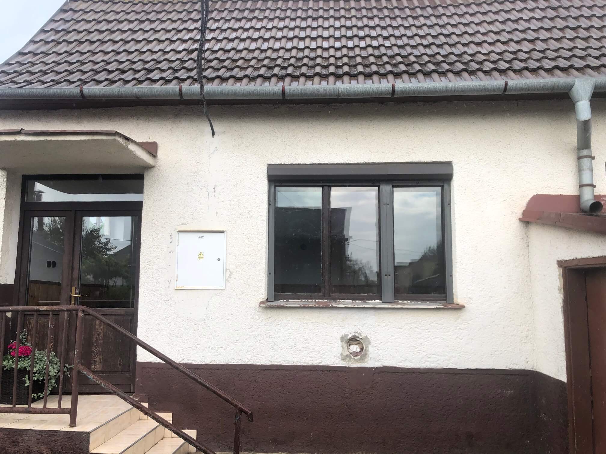 Predané: Pôvodný 4 izbový Rodinný dom v Šoporni, úžitková 96m2 plus 96m2 povala, pozemok 550m2-1