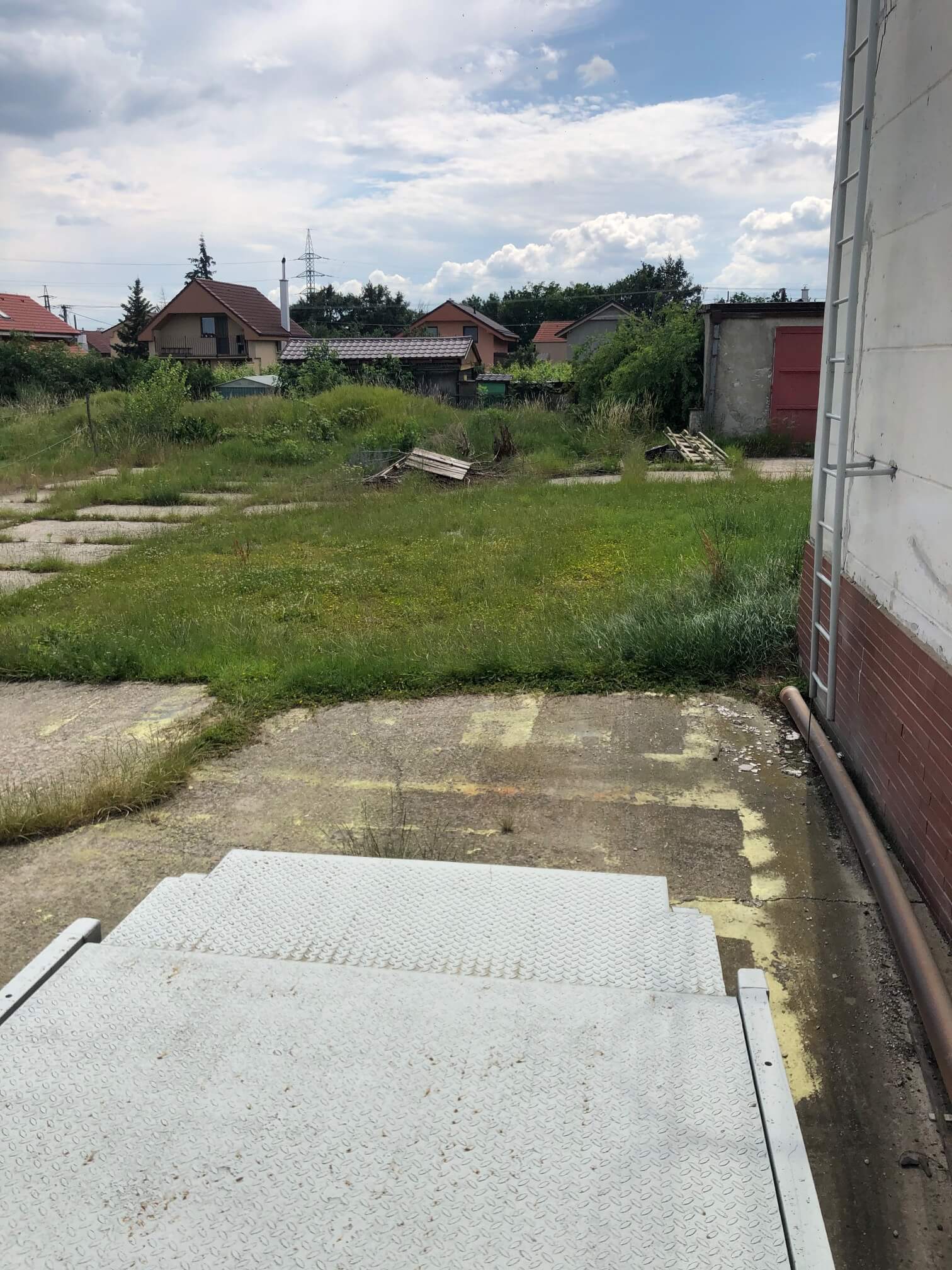 Veľkopriestorové sklady, garáže, pozemok 9000m2, sklady spolu 2045m2, Pezinská ulica Vinosady,-12