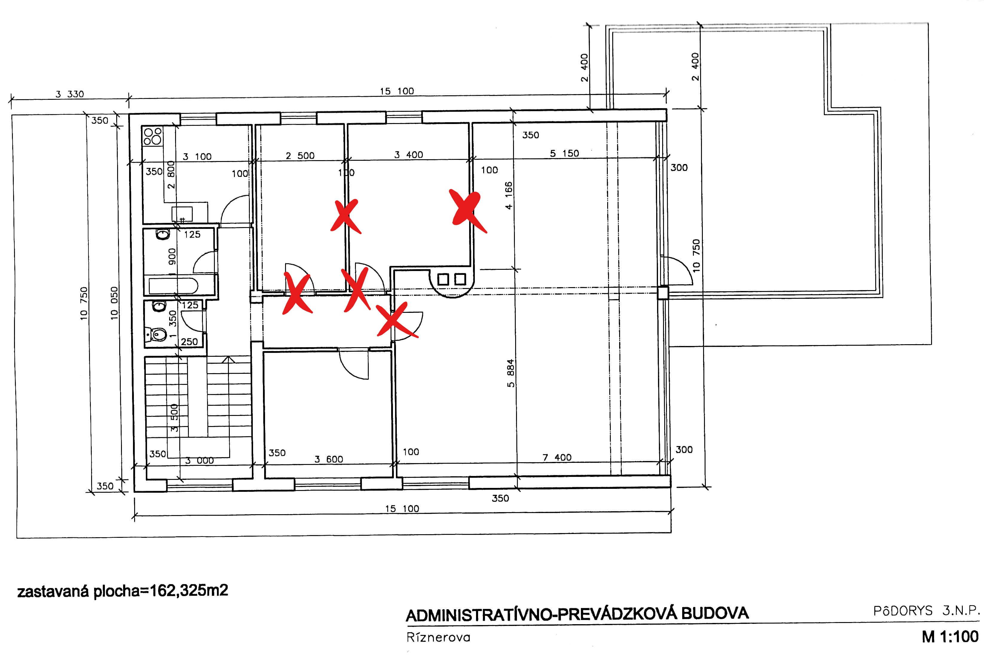 Troj podlažná budova s 10 kanceláriami, Riznerova ulica v Bratislave, nad hradom, úžitková 610m2-5