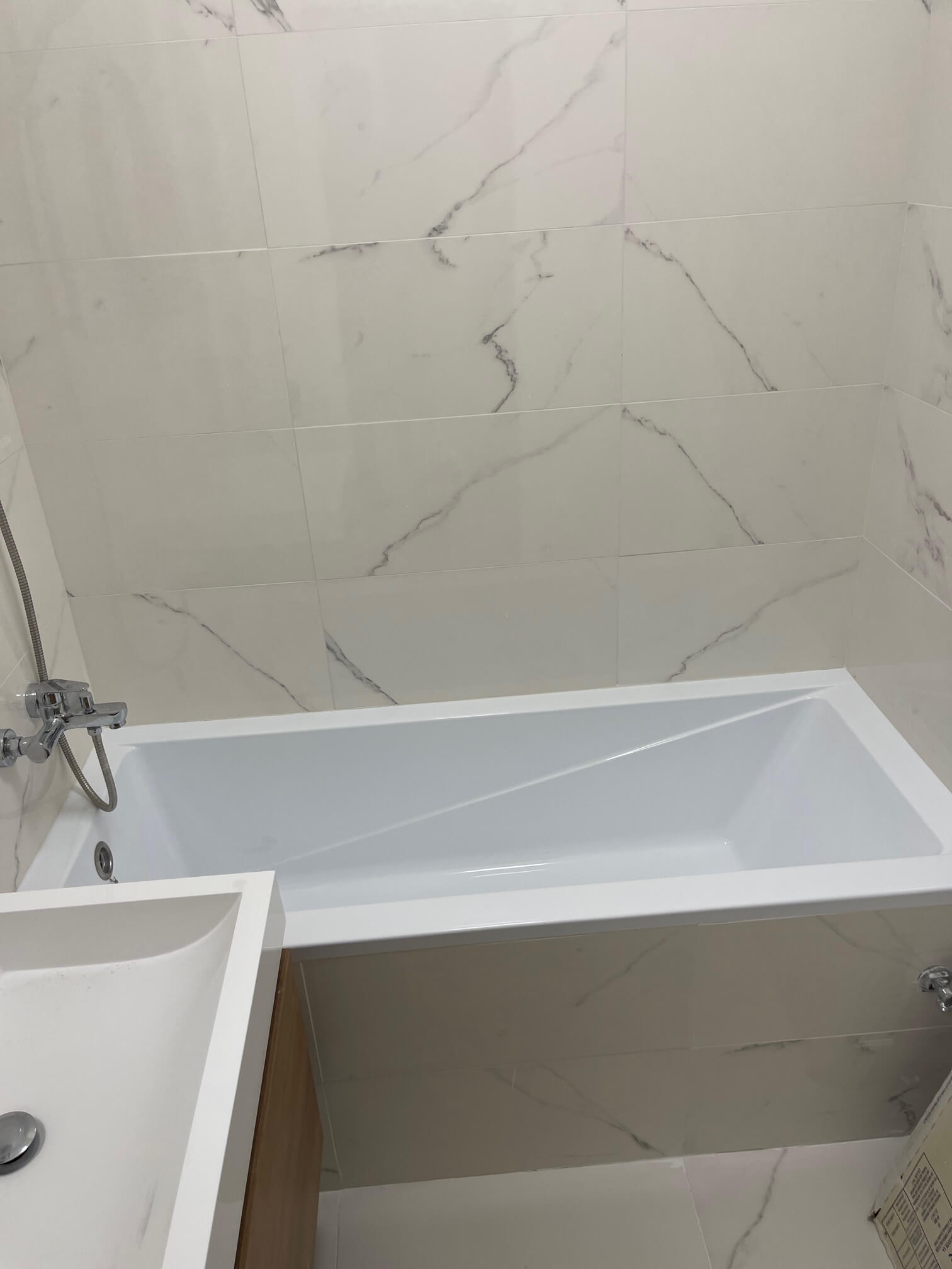 Predané: Exkluzívne na predaj zrekonštruovaný 2 izbový byt, 48m2, Fedáková 12, Dúbravka, pri OC Saratov-16