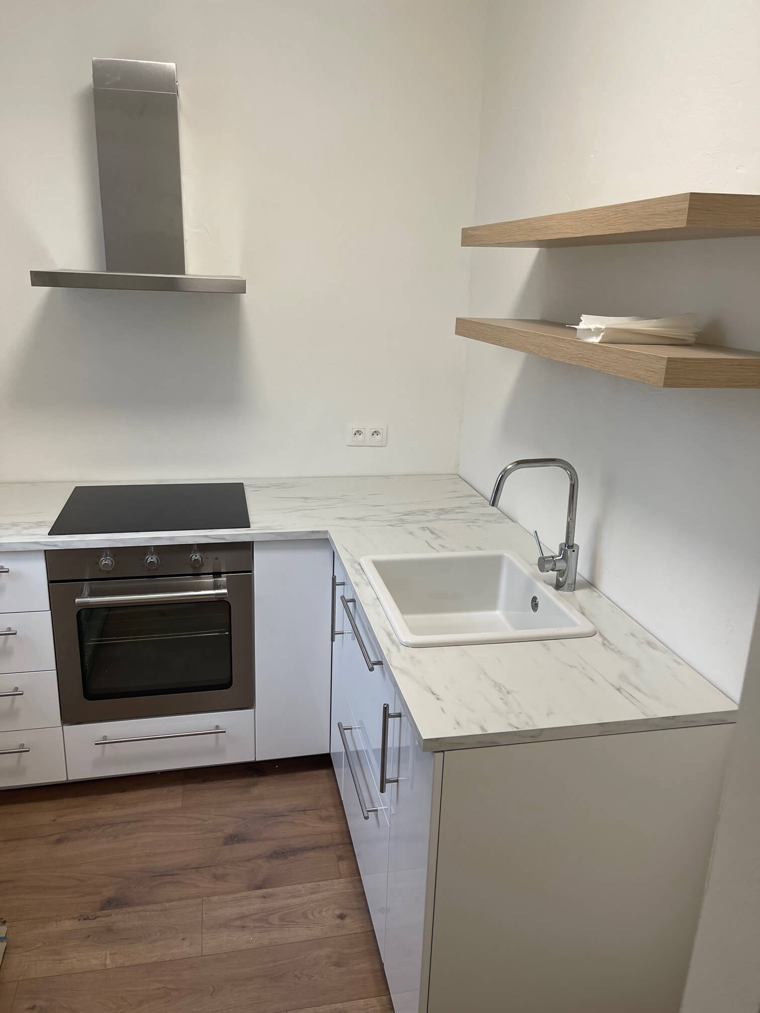 Predané: Exkluzívne na predaj zrekonštruovaný 2 izbový byt, 48m2, Fedáková 12, Dúbravka, pri OC Saratov-13