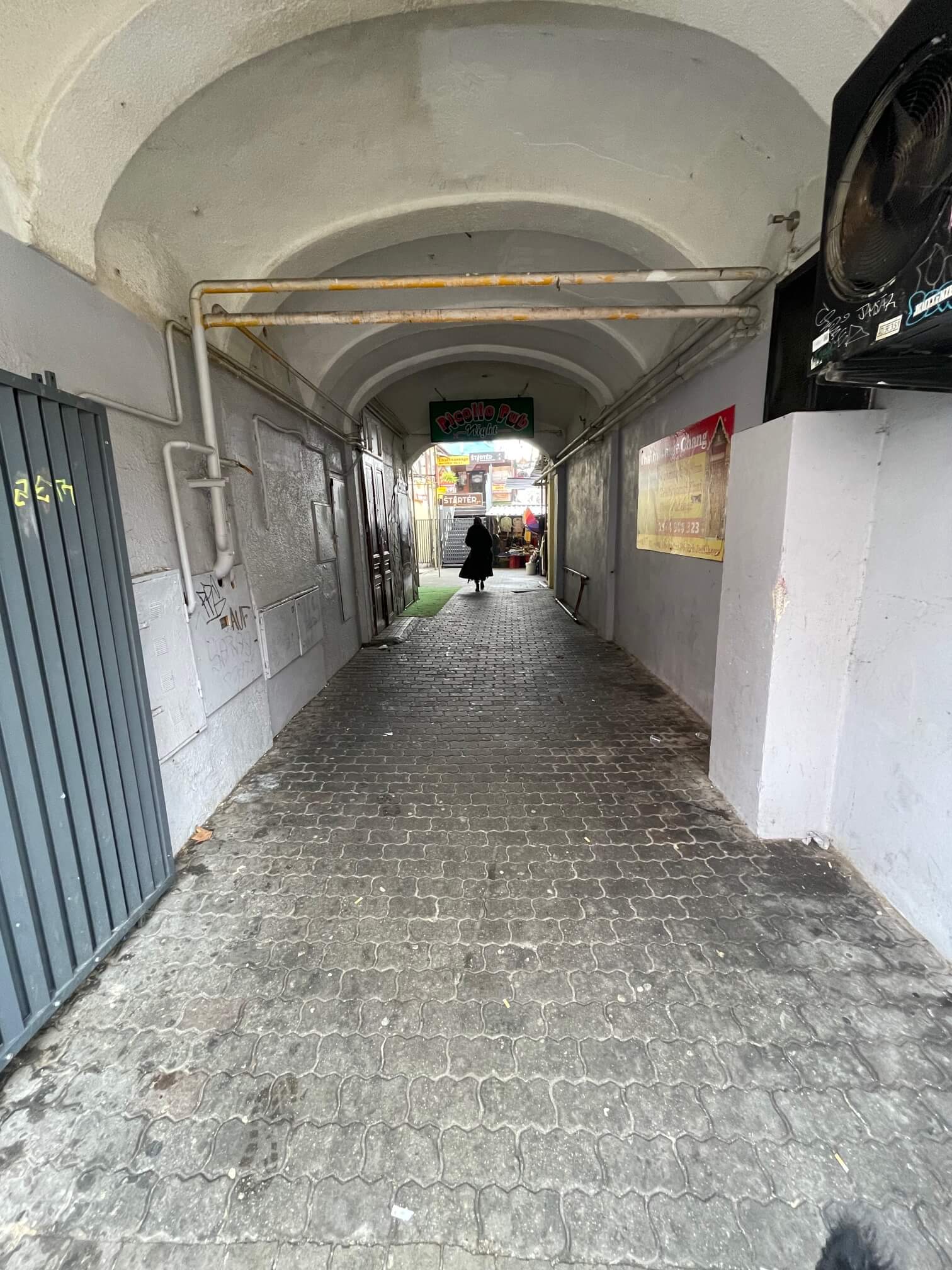 Prenajatý: Exkluzívne na prenájom priestor na fastfood – streetfood  v centre Bratislavy, obchodná 36, vedľa Picollo, Štartér, pri vietnamskom trhu-4