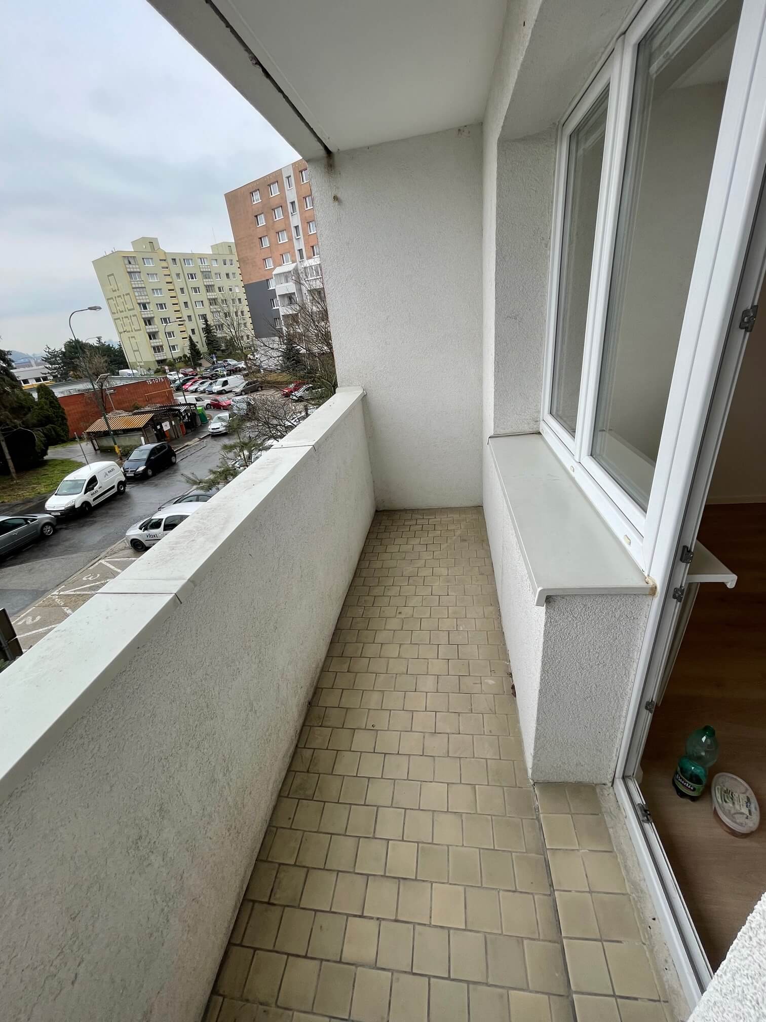Prenajaté: Izby na prenájom v 3 izbovom byte, Karlovka, Kolísková 6 v Bratislave, 300€ izba, izba má 20m2 s  balkónom,-16