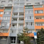 Prenajaté: Izby na prenájom v 3 izbovom byte, Karlovka, Kolísková 6 v Bratislave, 300€ izba, izba má 20m2 s  balkónom,-2
