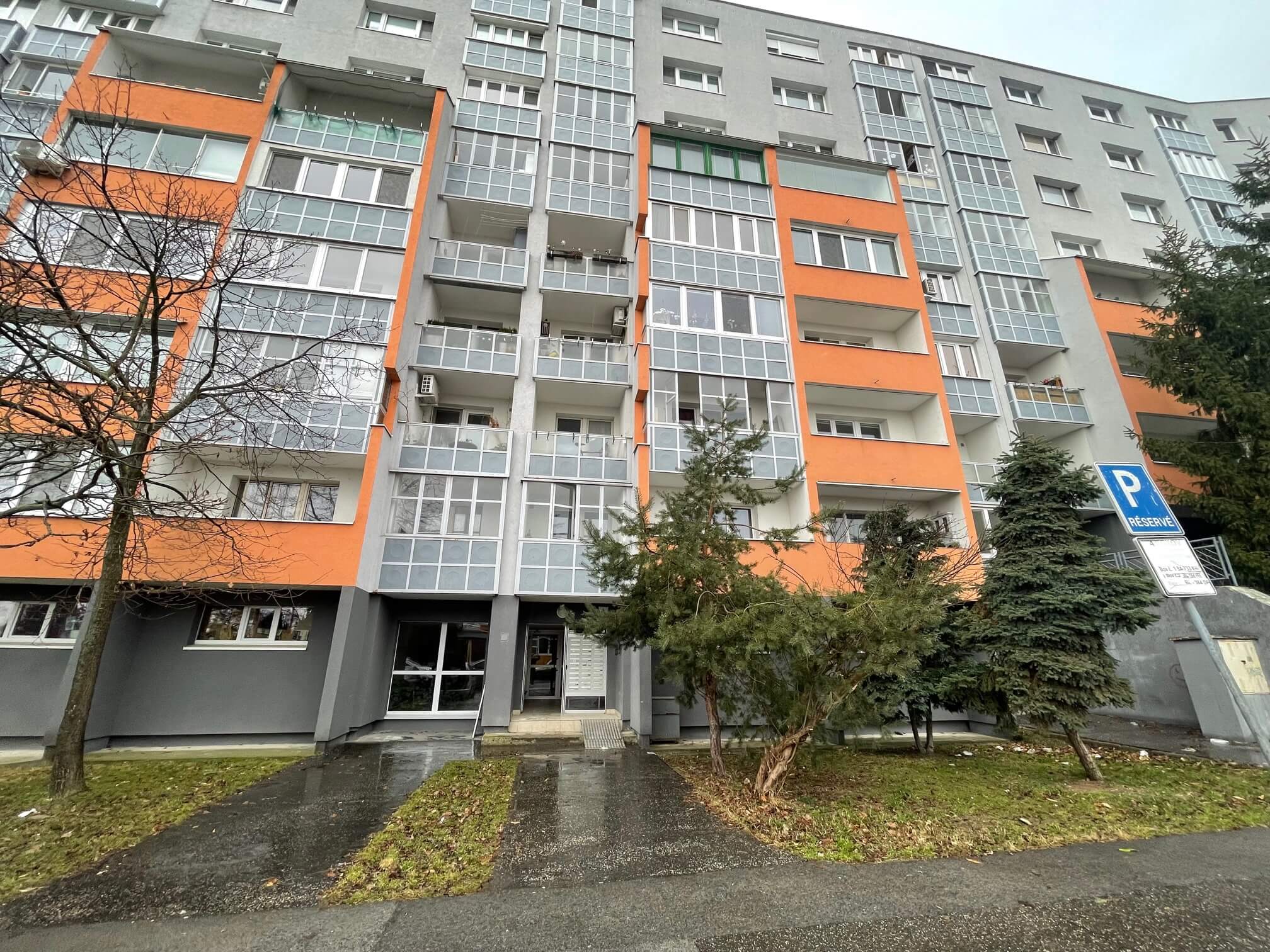3 izbový byt, 70 m2, 2x balkón, kompletne zrekonštruovaný, Kolísková, Bratislava-0