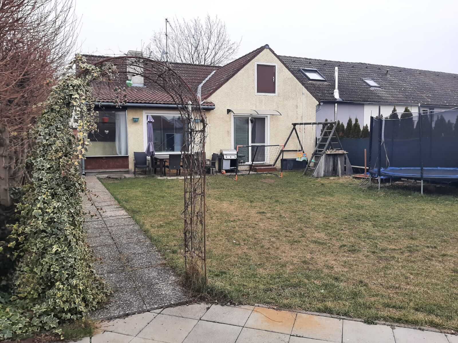 Predaj Rodinného domu v Zurndorfe, Rakúsko, len 22km od BA, 3 izbový, obytná 78m2, pozemok 385m2-0