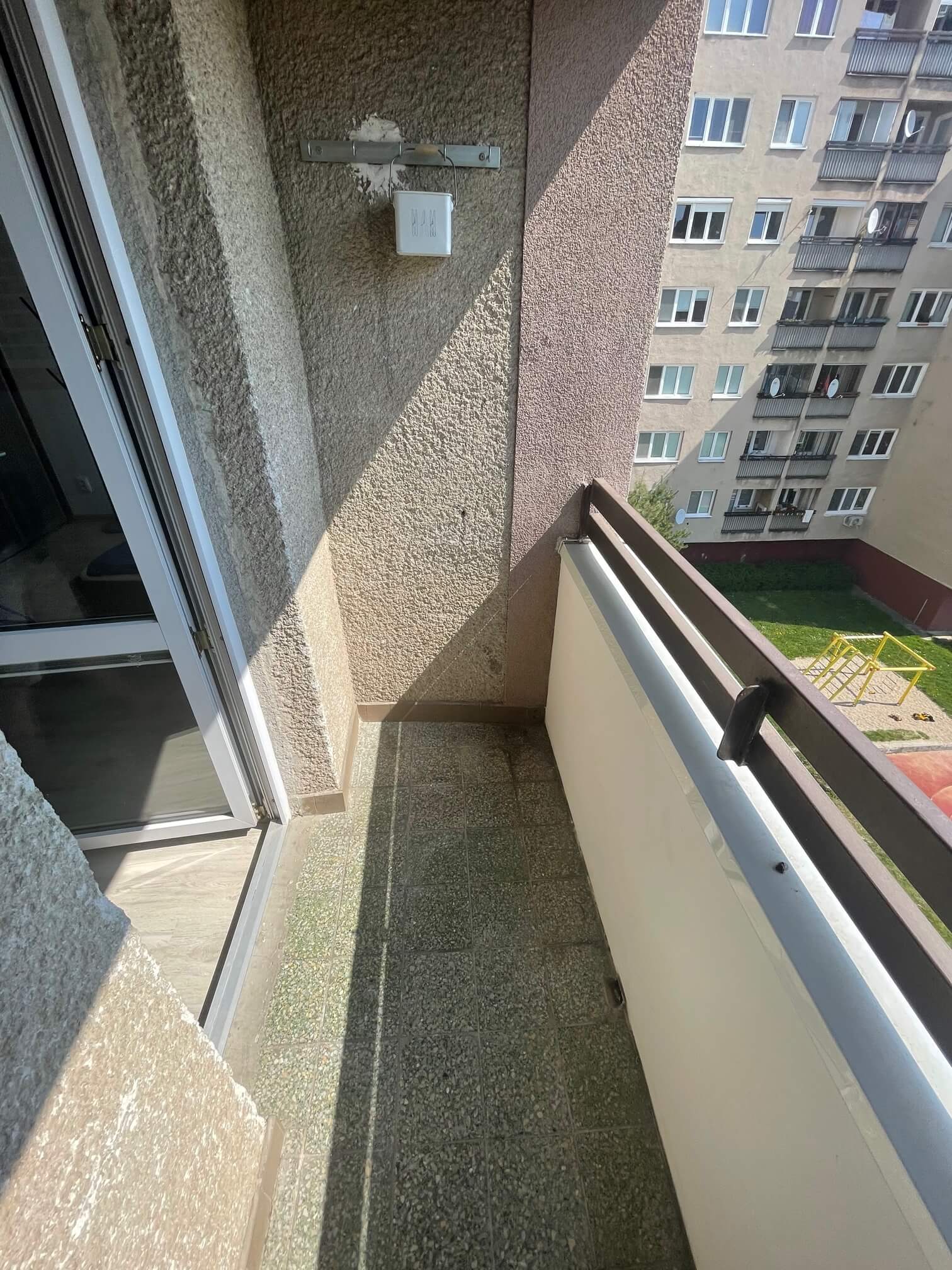 Na predaj 1 izbový byt, Karpatské Námestie 18, Rača, úžitková plocha 30m2,balkón 3m2-31