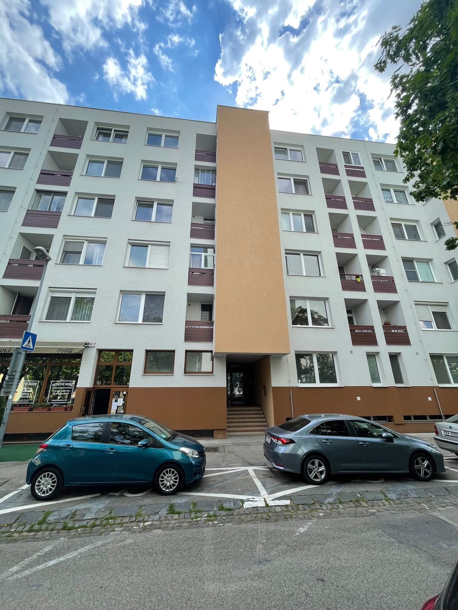 Na prenájom 2 izbový byt, Česká 7, 54m2, Nové Mesto, pri NTC, Pri OC Centrál-1