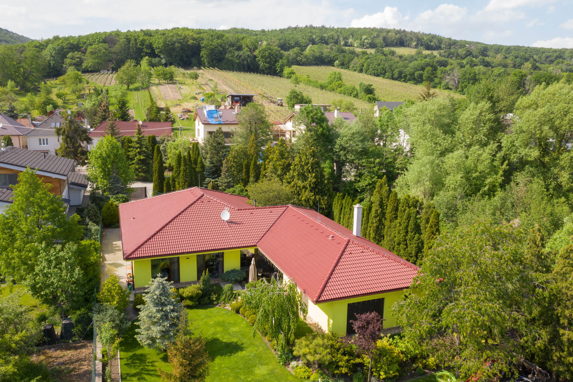 Rodinný dom v obci Častá, 4 izbový, úžitková plocha 213,05m2, pozemok 1687m2, garáž-0